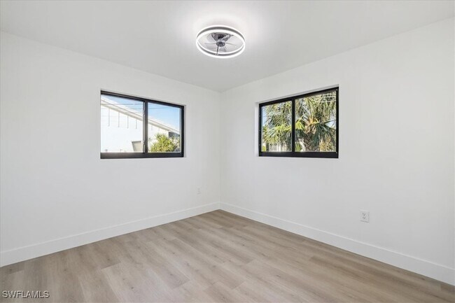 Building Photo - 4419 N Bay Cir