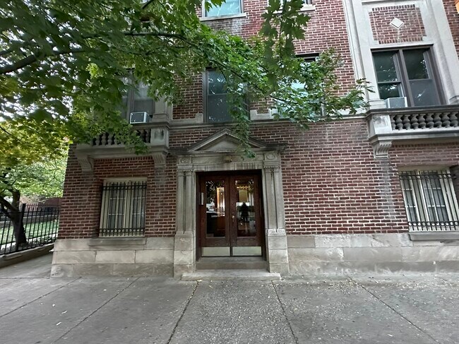 Primary Photo - 5114 S Woodlawn Ave