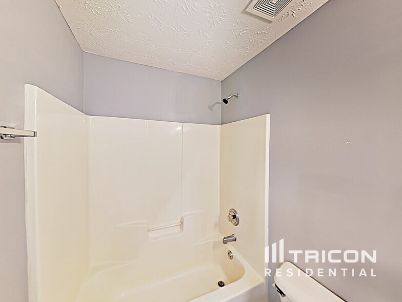 Building Photo - 460 Arthurs Ln