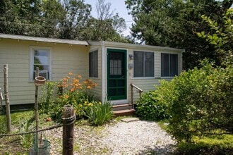 Building Photo - 33 Warren Ave