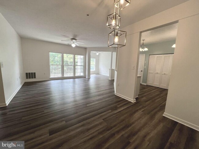Building Photo - Beautiful 2 bedroom 2 baths condo in the gated community of Chestnut Point.