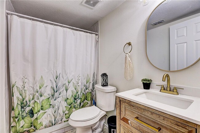 Building Photo - Cozy, Cute 3 bedroom 1 bath