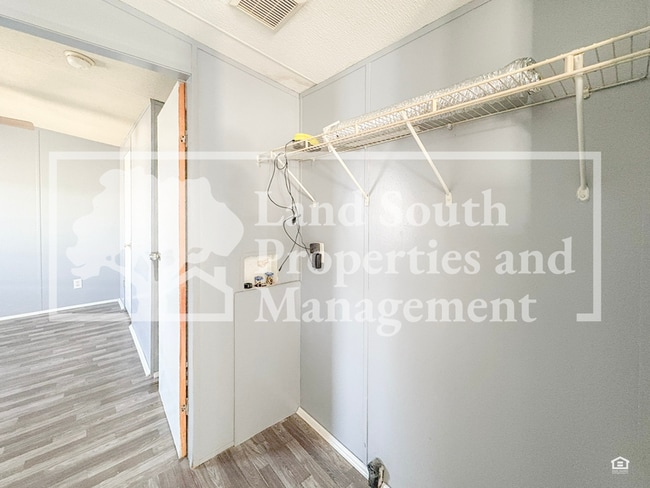 Building Photo - 425 Longfellow Blvd