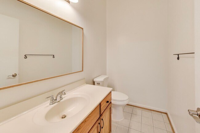 Building Photo - Top Floor 1-2 bed w/ a loft [ can be a 2nd BEDROOM] plus  1.5 Baths and SECURE GARAGE SPACE