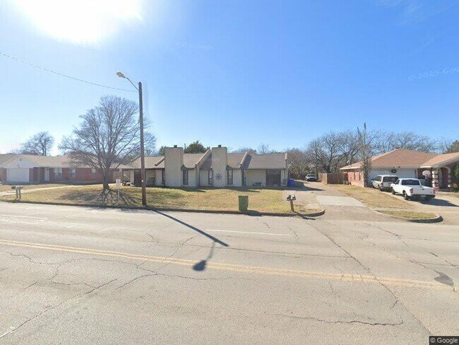 Building Photo - 418 S Las Vegas Trail