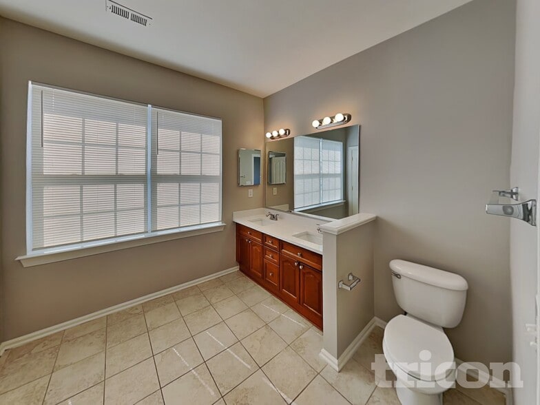 Building Photo - 5801 Crimson Oak Ct