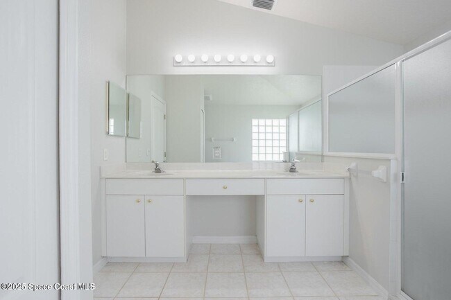 Building Photo - 621 Misty Creek Dr