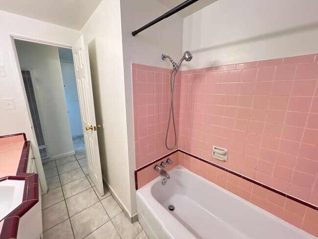 Building Photo - Northeast