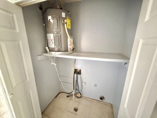 Building Photo - Cozy 2 bed 1 bath duplex!!