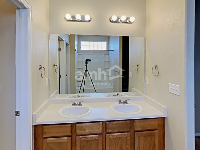 Building Photo - 5067 Sparrow Way