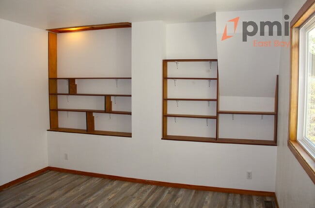 Building Photo - 539 Palms Dr