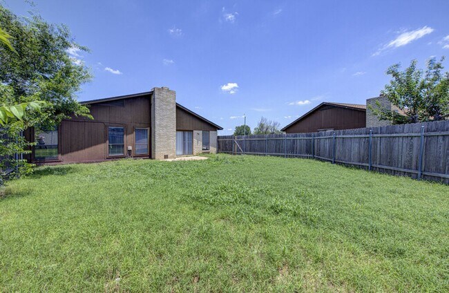 Building Photo - 1200 Westcott Dr