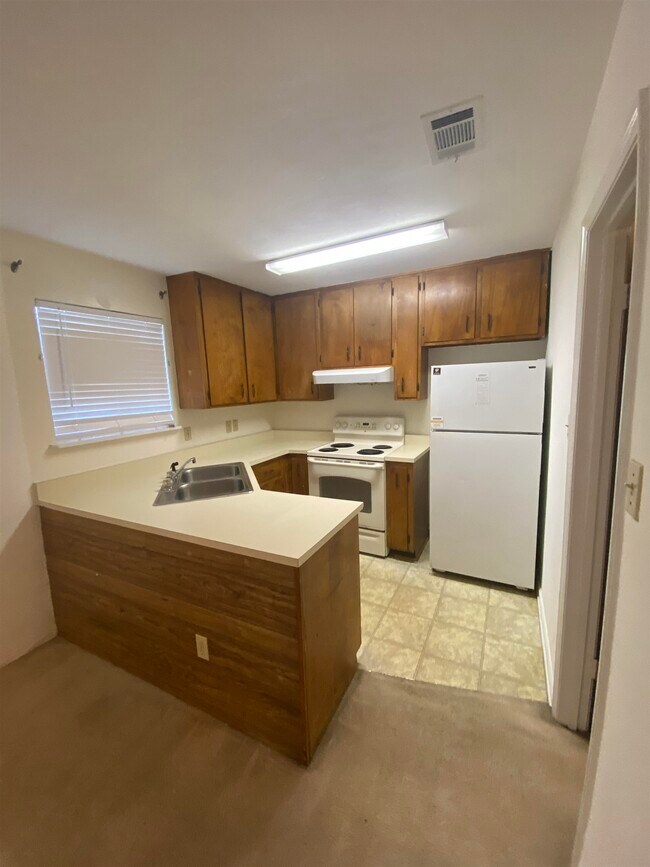 Building Photo - 6024 Greenon Ln