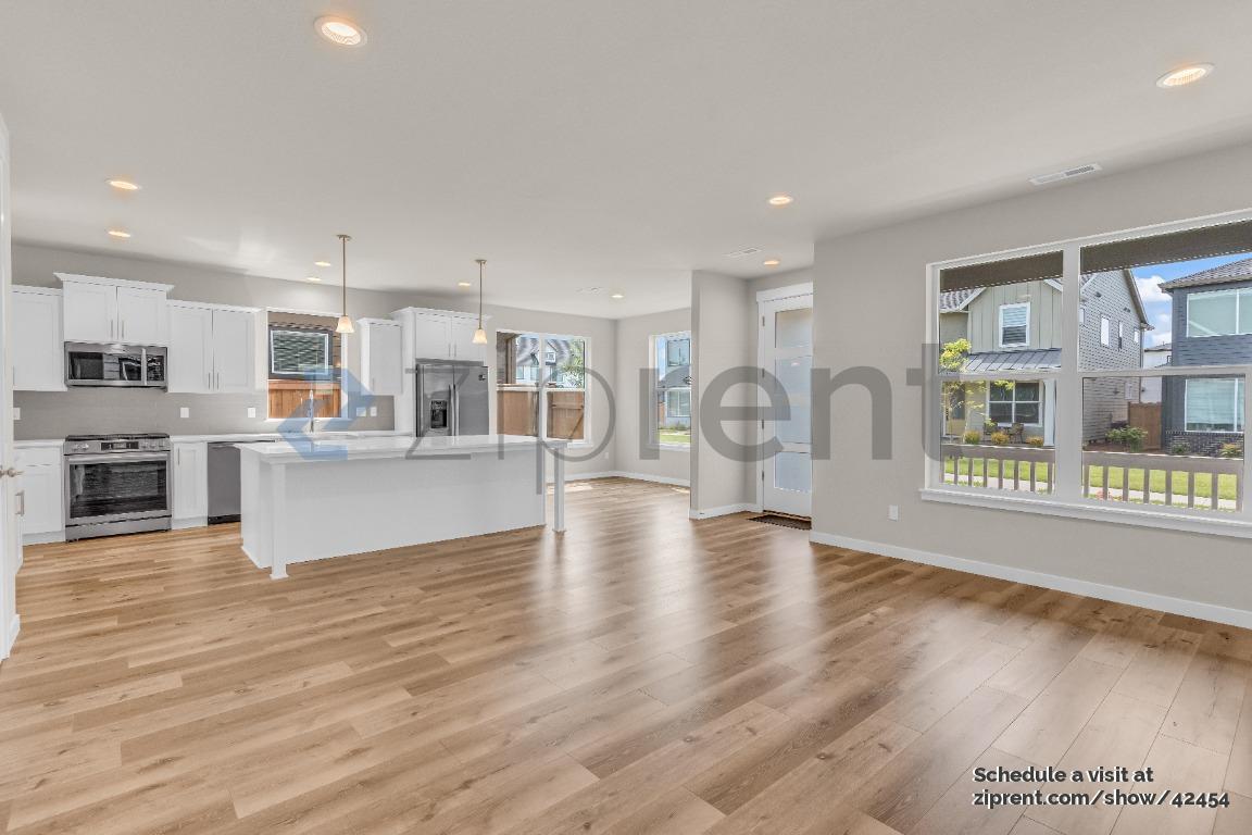Building Photo - 8166 SE Orion Ln