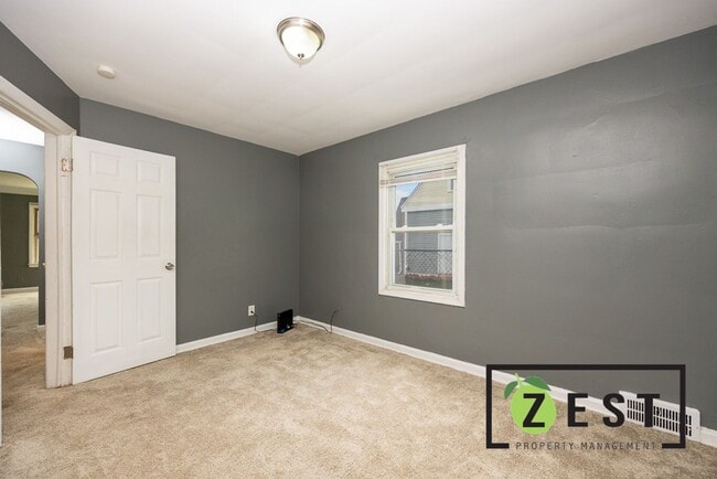 Building Photo - Beautiful 3 bedroom 1 Bath OPEN HOUSE 11/26 2PM-2:30PM