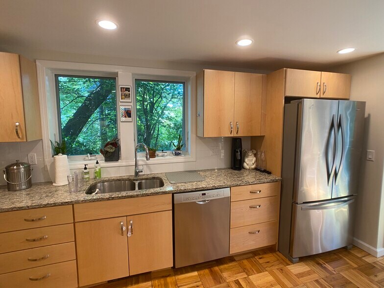 Building Photo - 27R Eliot St