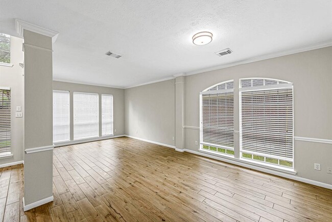 Building Photo - 8827 Lawncliff Ln