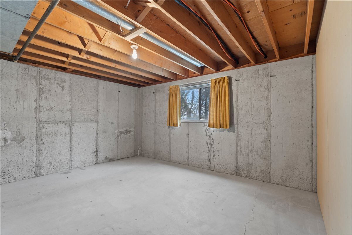 Building Photo - 717 Woodridge Dr