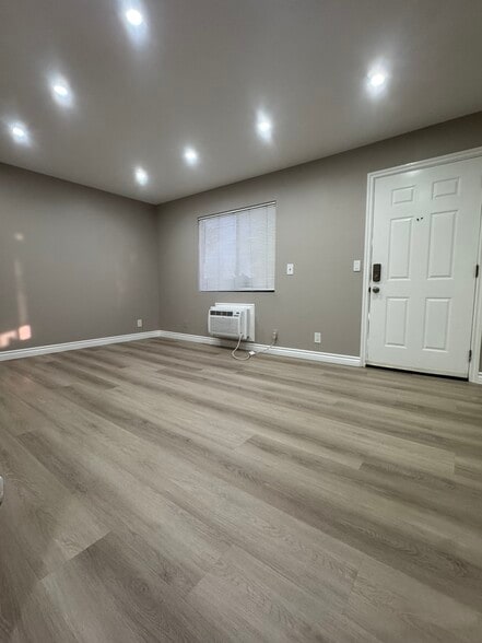 Building Photo - 374 N Ave 57