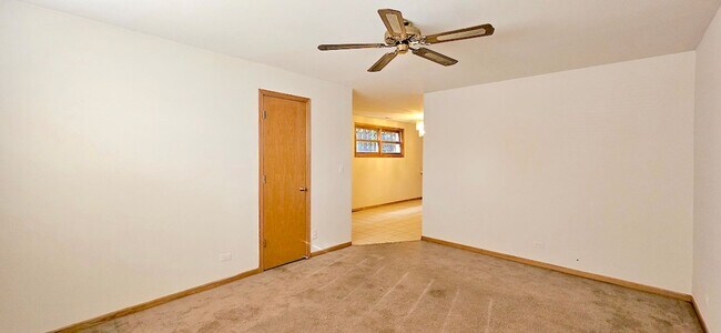 Building Photo - 2958 S Archer Ave