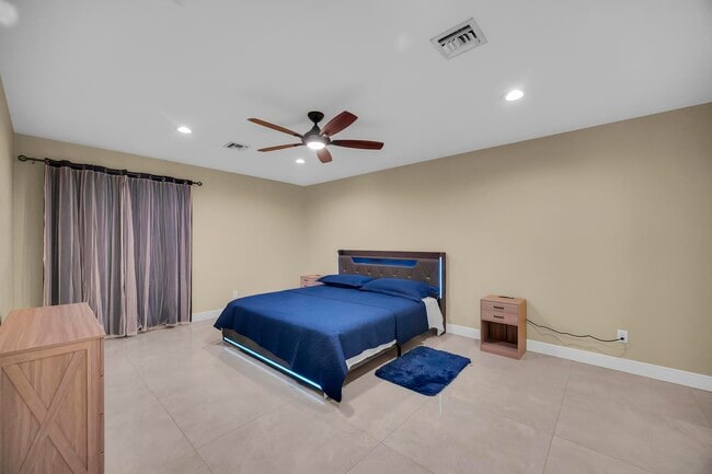 Building Photo - 1037 SW Payne Ave