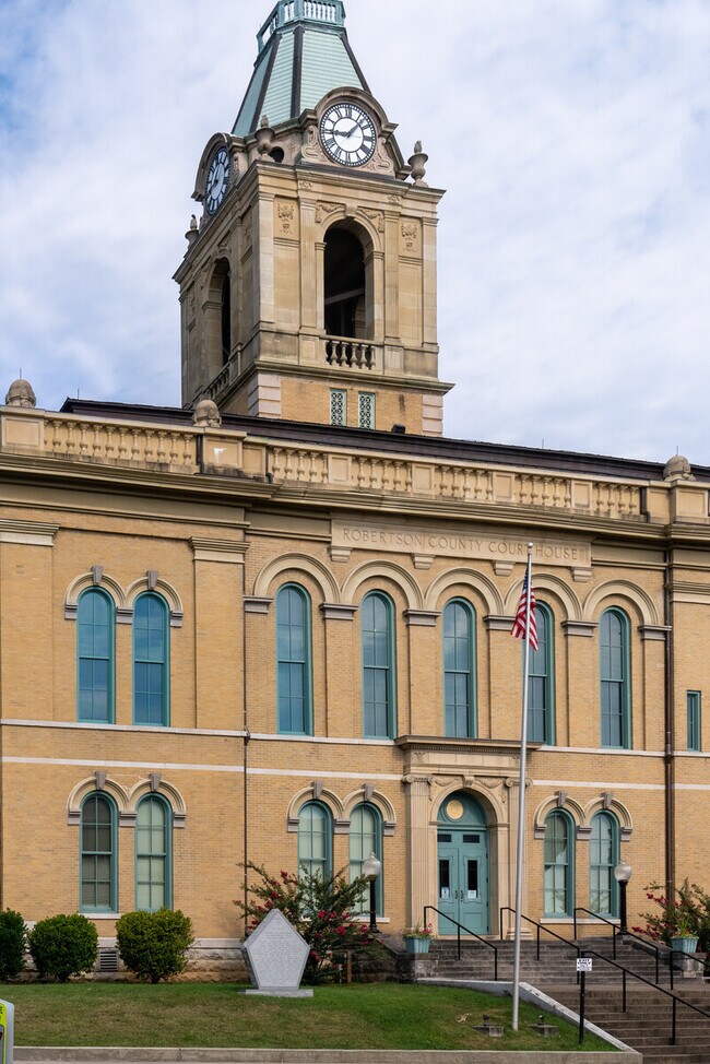 Building Photo - 305 Connell St