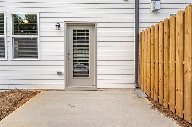 Building Photo - 5740 Thornton Dr
