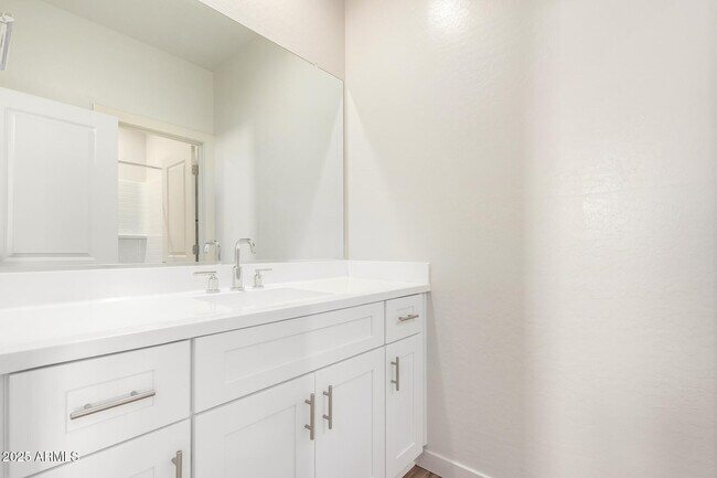 Building Photo - 6556 N 15th Dr
