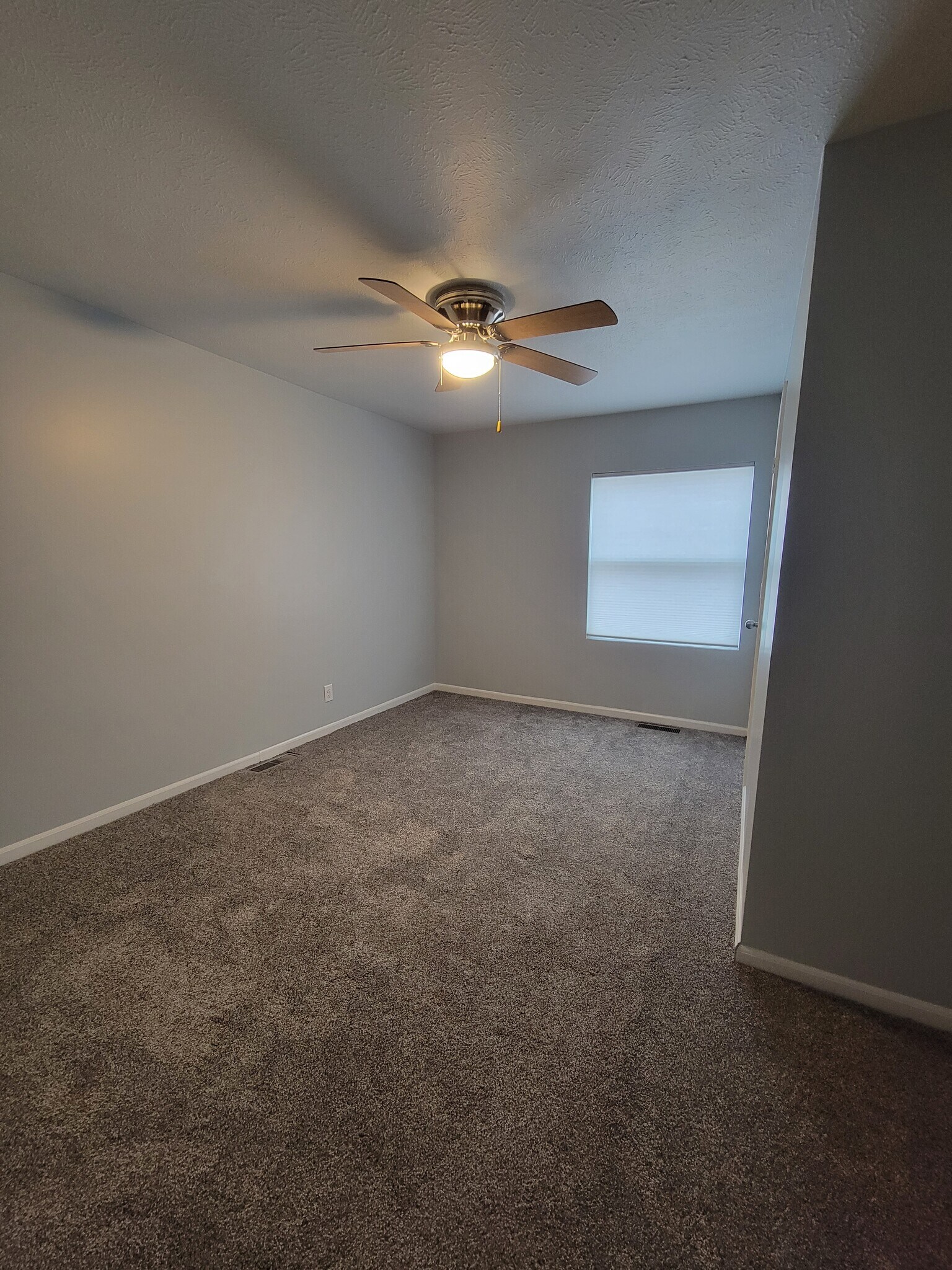 Building Photo - 183 Maple St