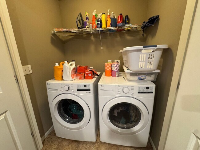 Building Photo - Modern & Light-Filled Home in Central Park – Prime Location