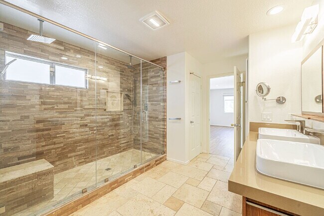 Building Photo - Executive 5-Bedroom Pool Home with Dual Master Suites in Stevenson Ranch