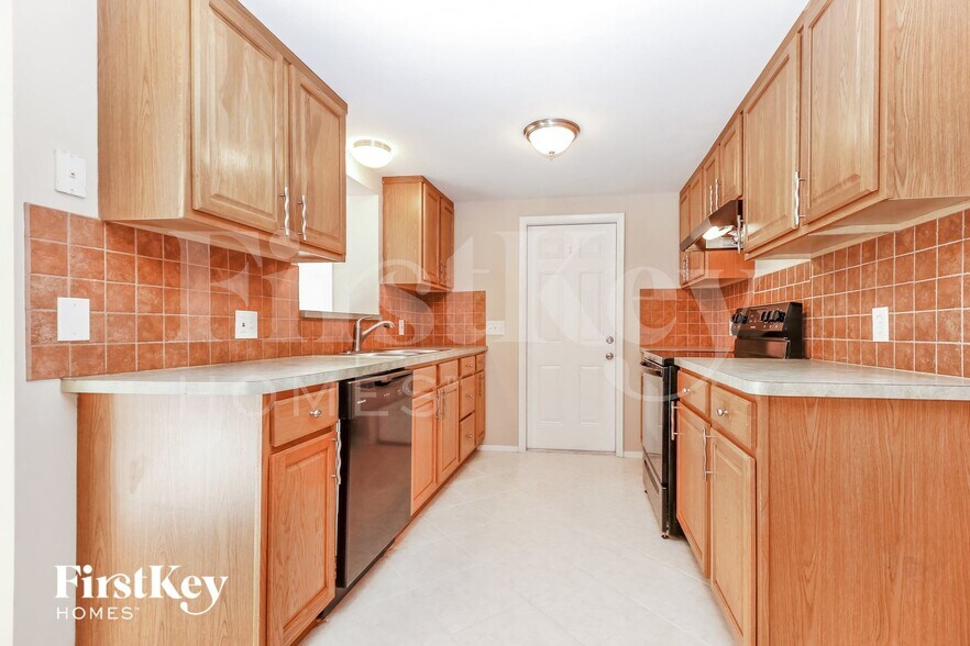 Building Photo - 7600 Topay Ln