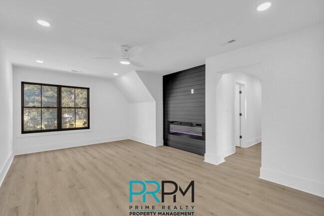 Building Photo - 938 Benchmark Dr