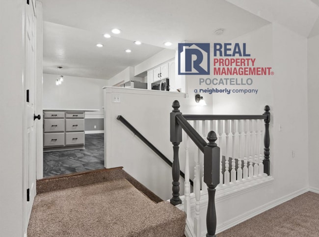 Building Photo - 5 Bedroom Home - University Area - Must See - Pet (dog) Negotiable