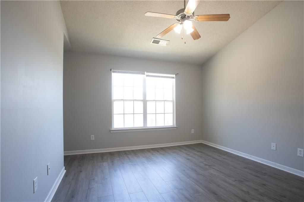 Building Photo - 645 Stadler Pointe