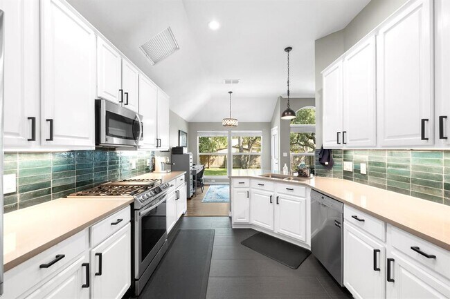 Building Photo - 8716 Bobcat Dr