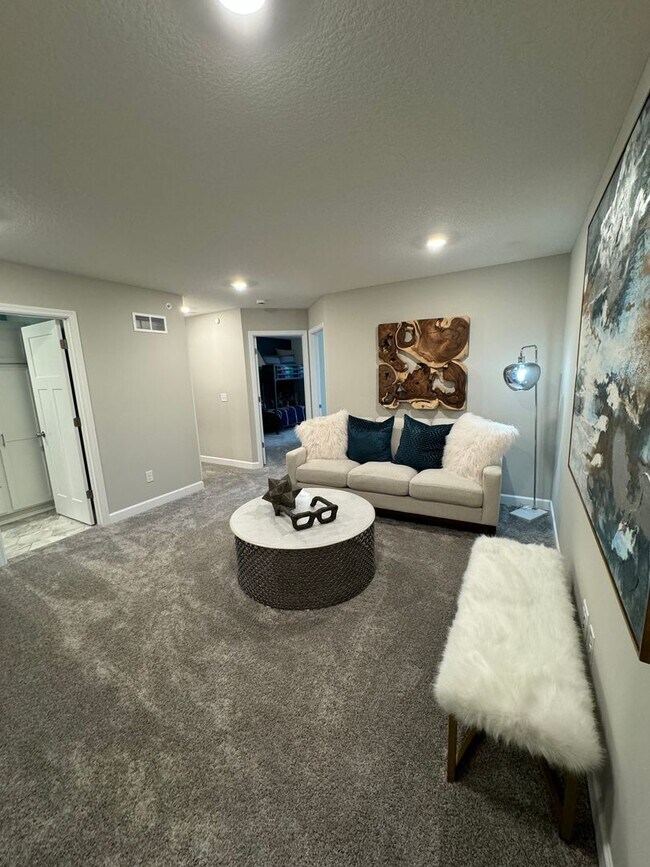 Building Photo - 3BD/ 2BA Townhome in Rosemount Available!