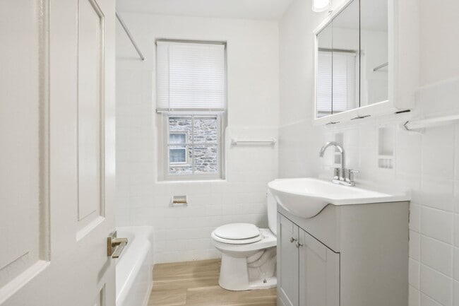 Building Photo - 2800 Woodpipe Ln