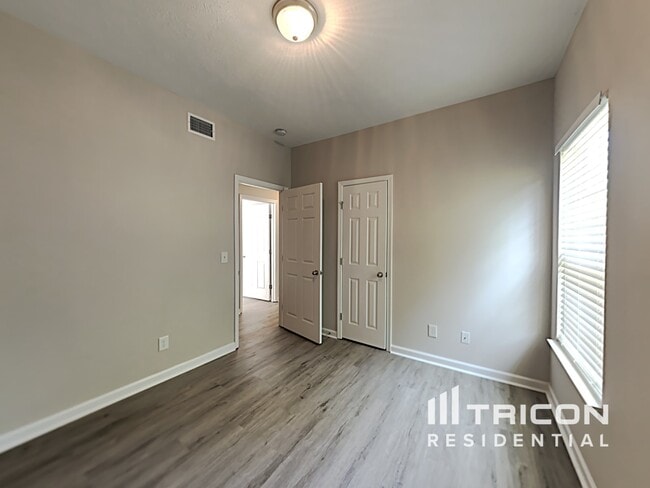 Building Photo - 142 Lyndhurst Dr