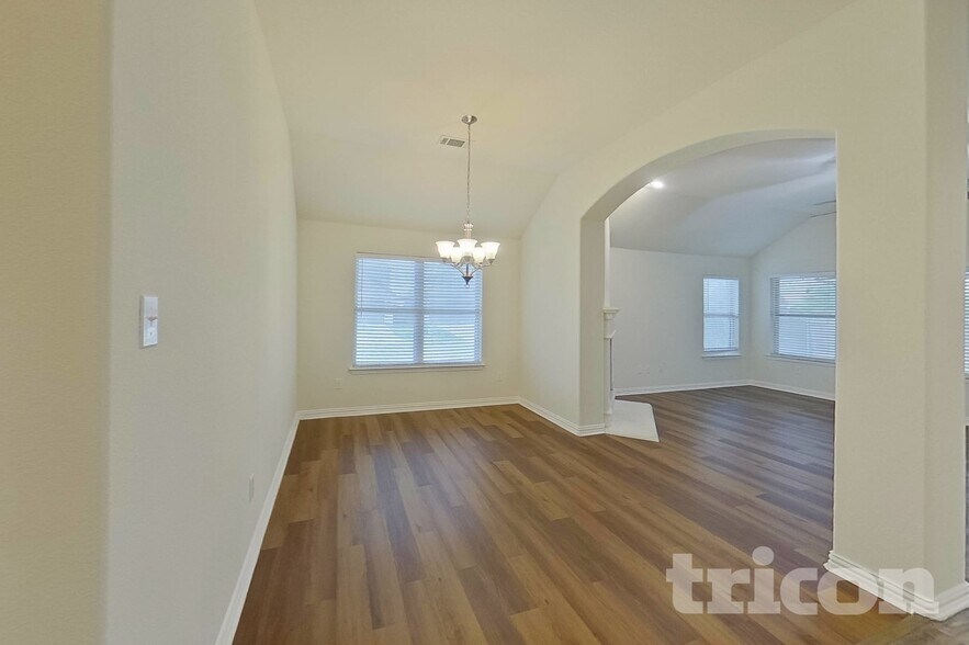 Building Photo - 1304 Meridian Dr