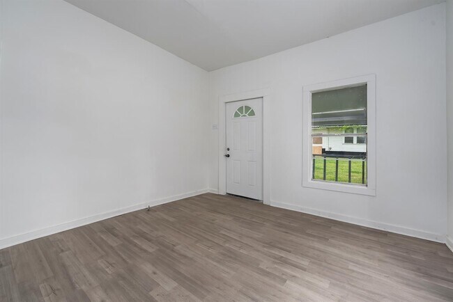 Building Photo - 3230 Arlington Ave