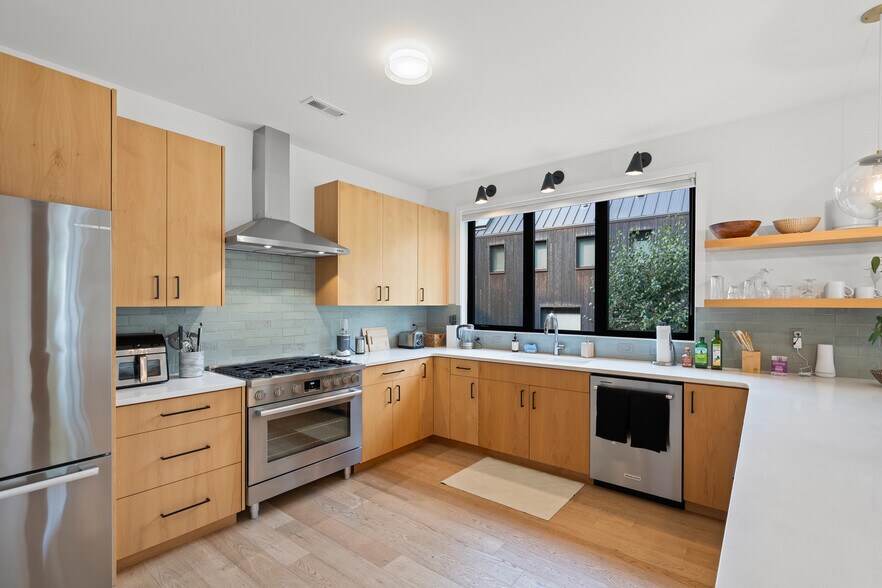 Building Photo - 1515 SE 57th Ave