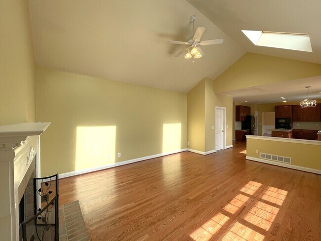 Building Photo - 4823 Vista Ridge Dr