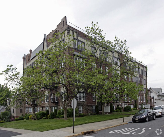 Poplar Place 407411 Highland Ave Palisades Park NJ 07650 Apartment