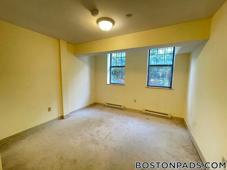 Building Photo - 109 Queensberry St