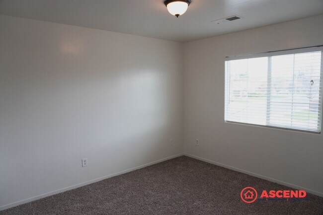 Building Photo - Corner Home Located in the Southwest!