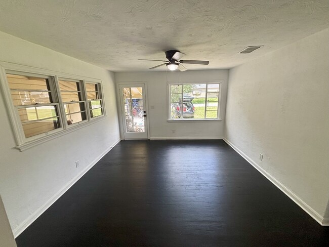 Primary Photo - 36 N University Cir