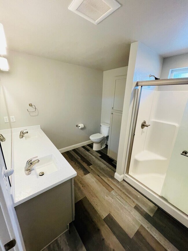 Building Photo - Entertainers delight, 3bdrm 2.5 bath home ...