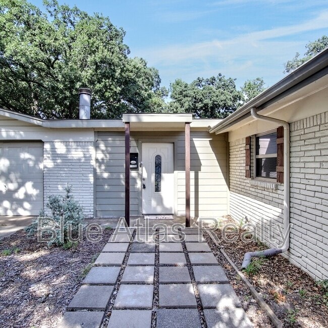 Building Photo - 1520 Sunnybrook Dr