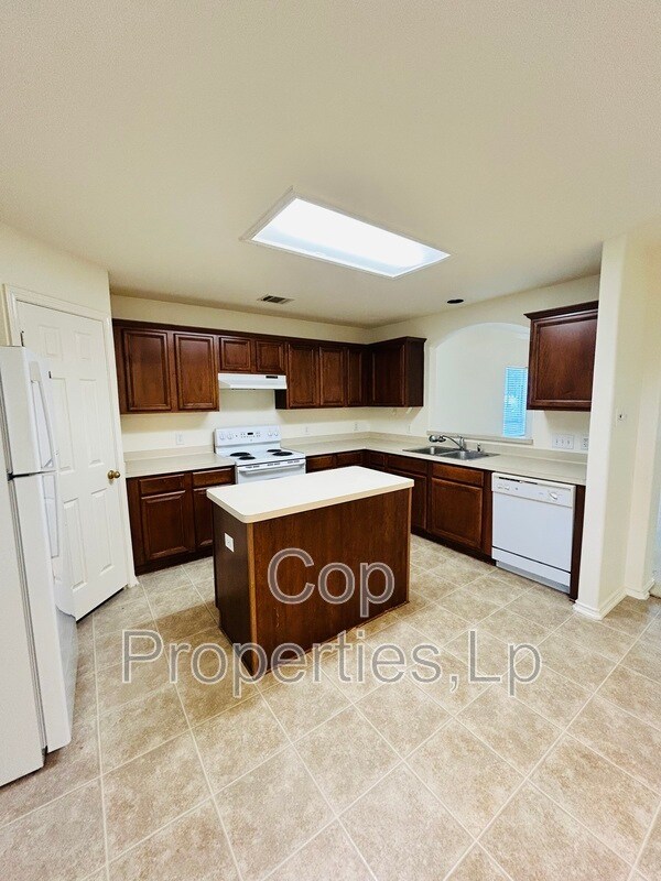 Building Photo - 108 Sleepy Trail